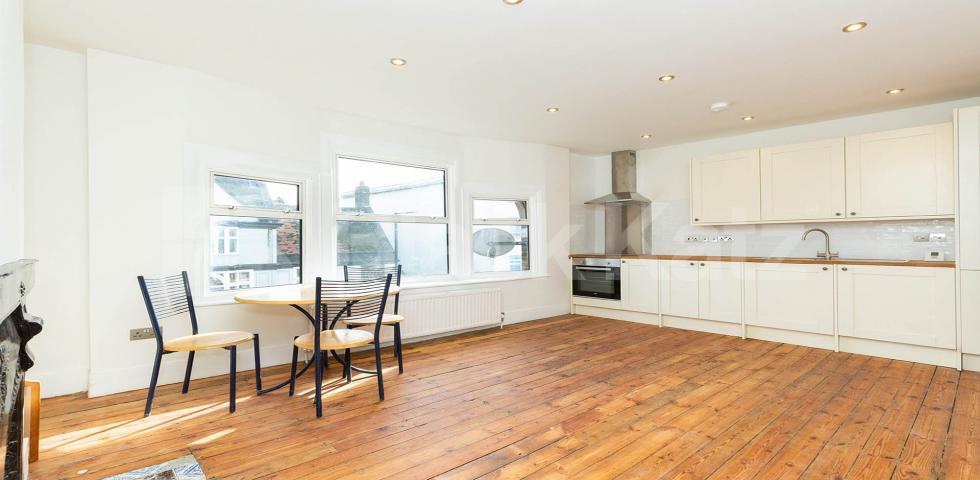 			3 Bedroom, 2 bath, 1 reception Apartment			 Ballards Lane, FINCHLEY CENTRAL N3